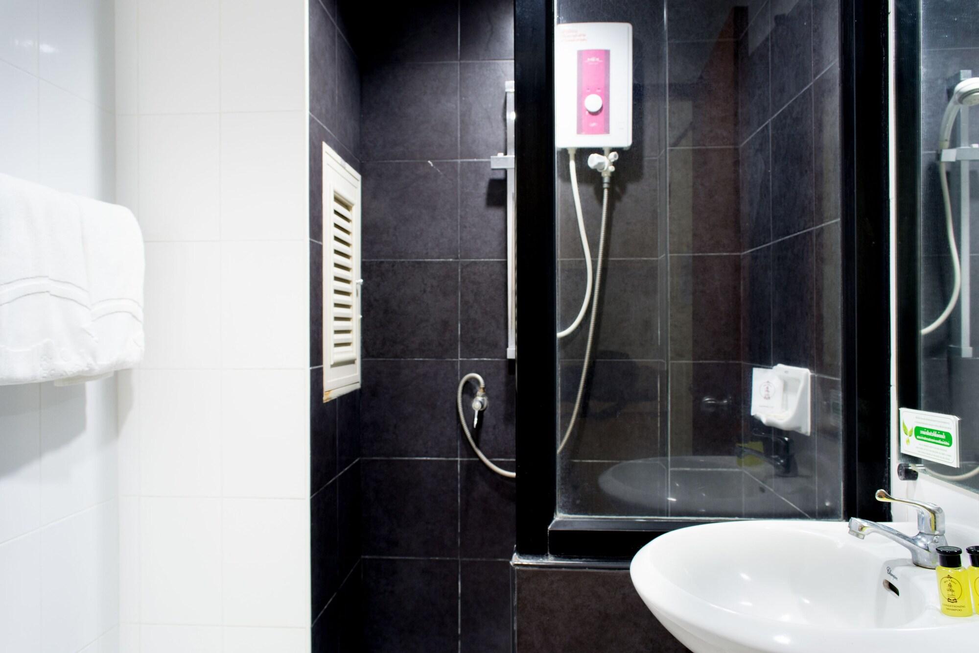 Star 3 Hotel And Residence Rayong Esterno foto
